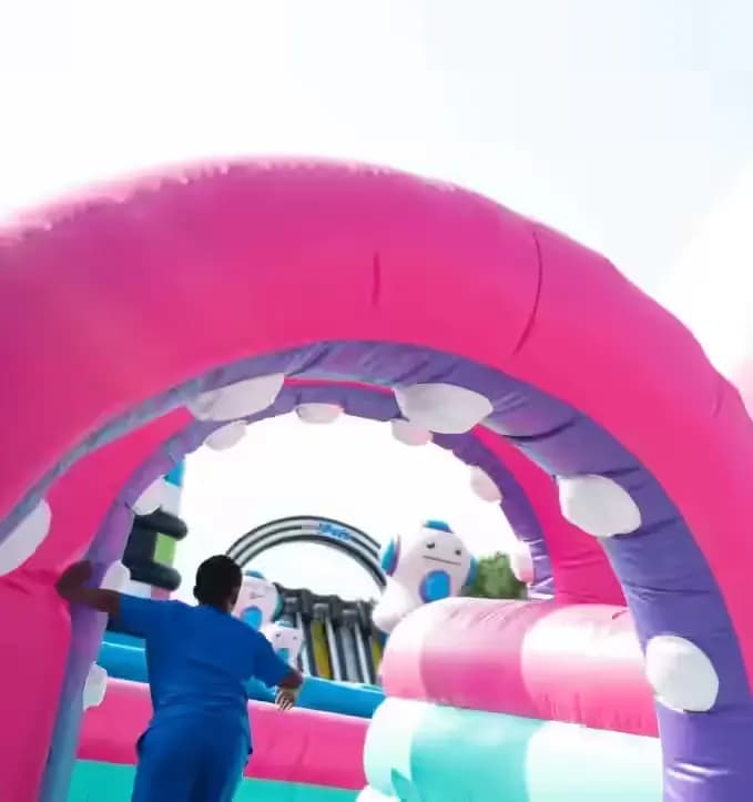 /img/attractions/airspace-pink/2.webp
