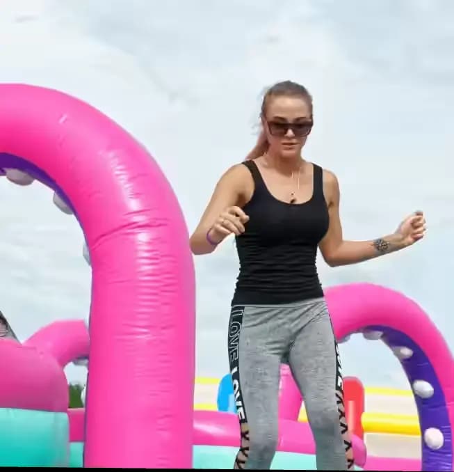 /img/attractions/airspace-pink/3.webp