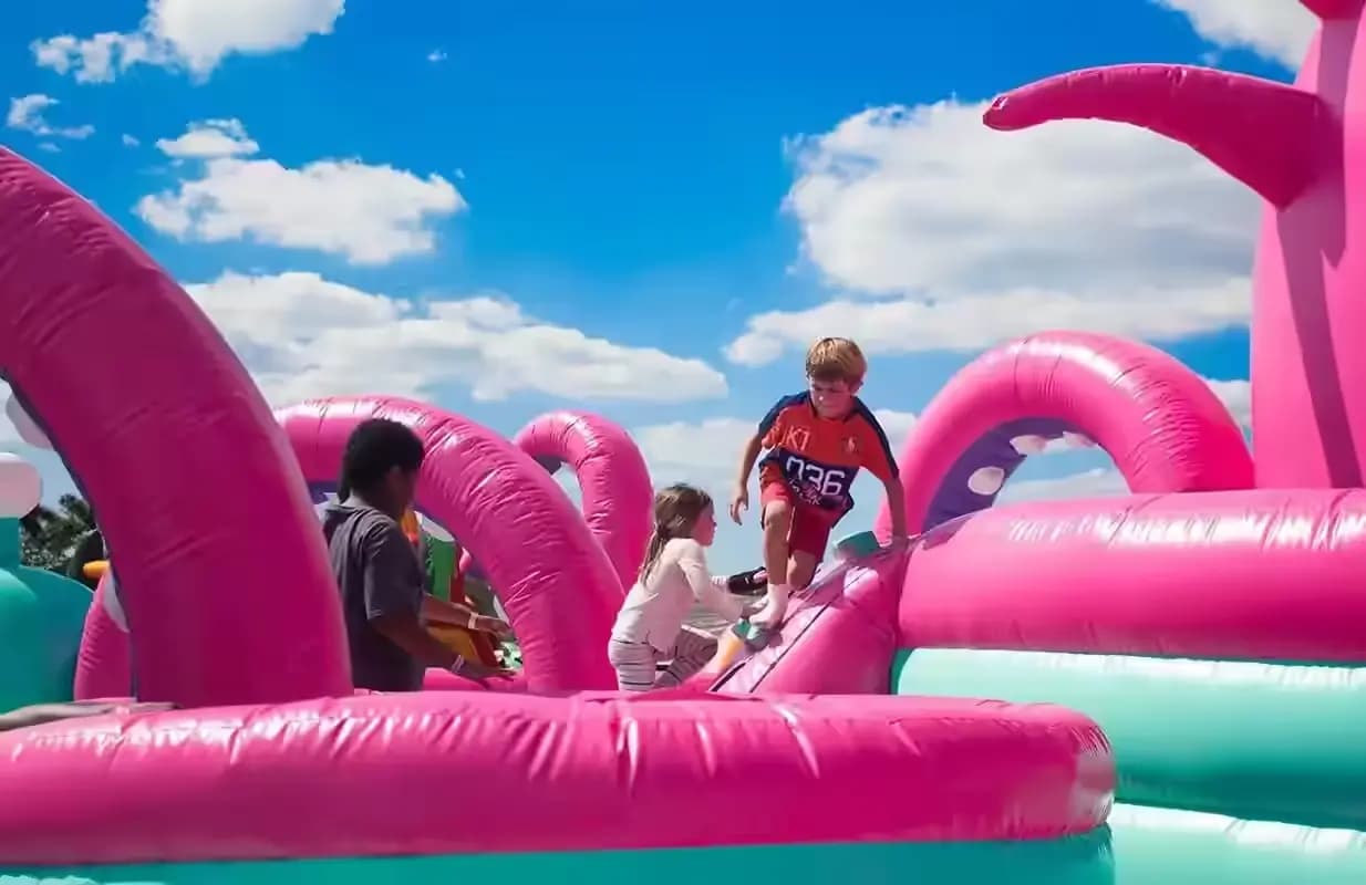 /img/attractions/airspace-pink/5.webp
