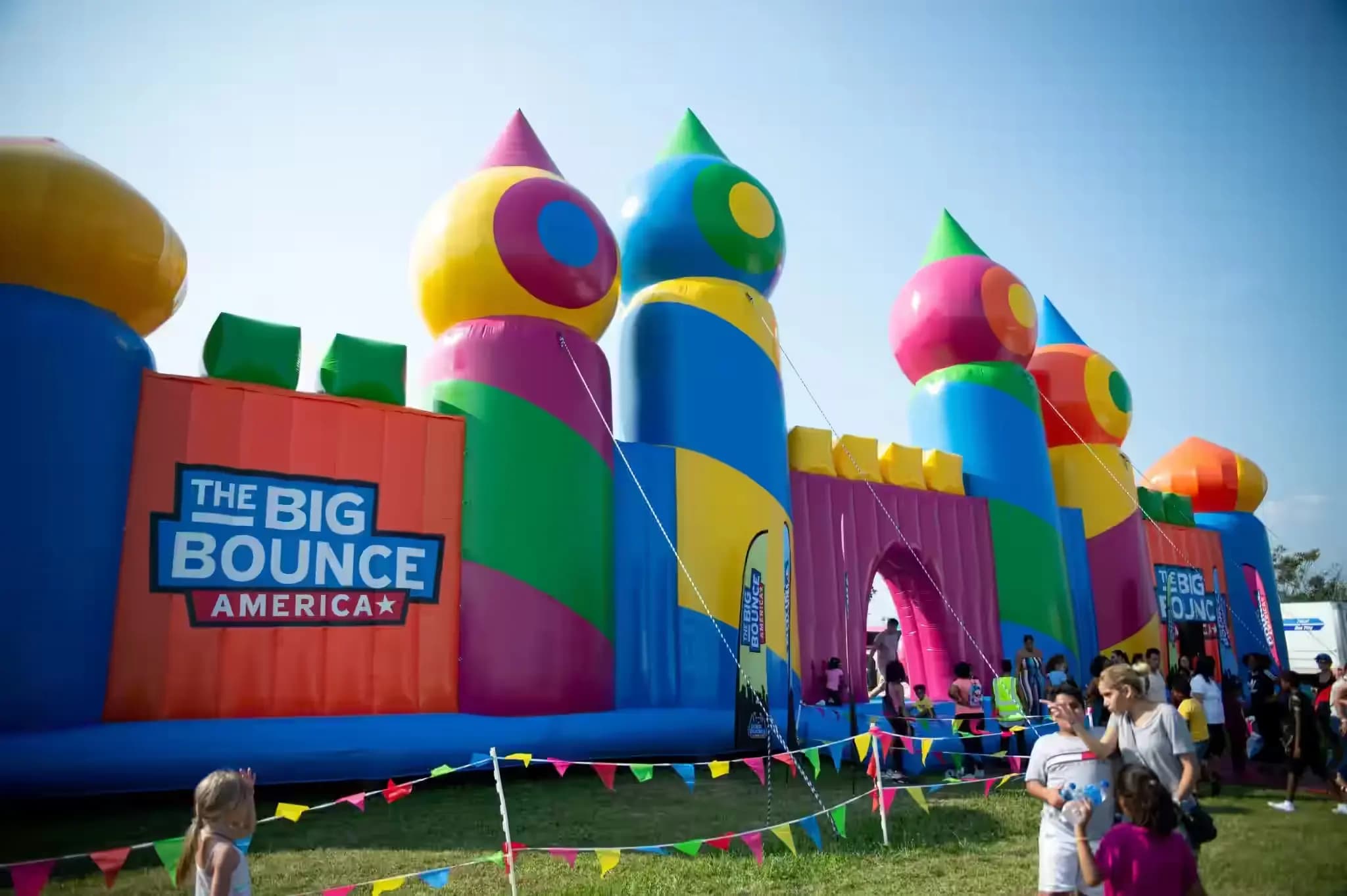 /img/attractions/bounce-house/1.webp