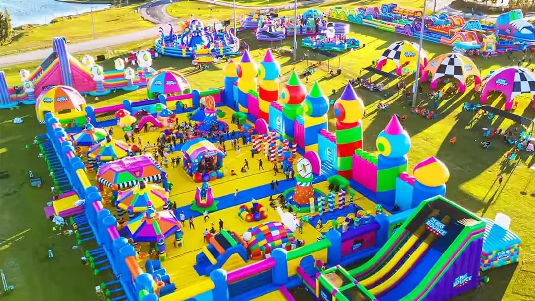 /img/attractions/bounce-house/11.webp