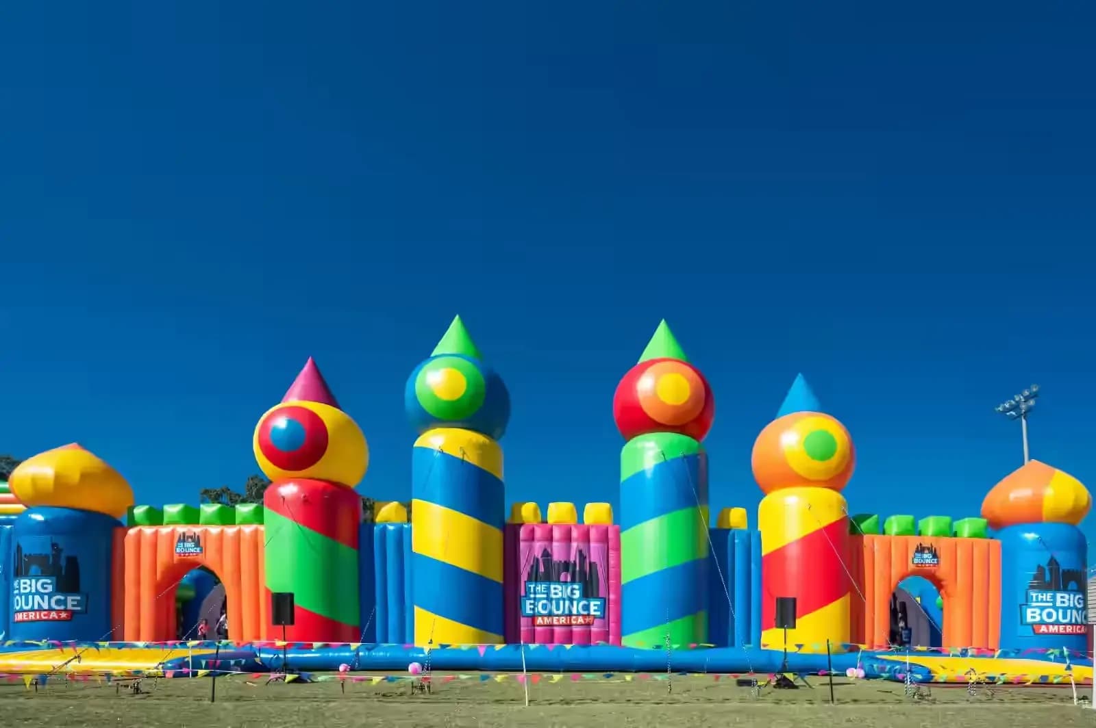 /img/attractions/bounce-house/3.webp