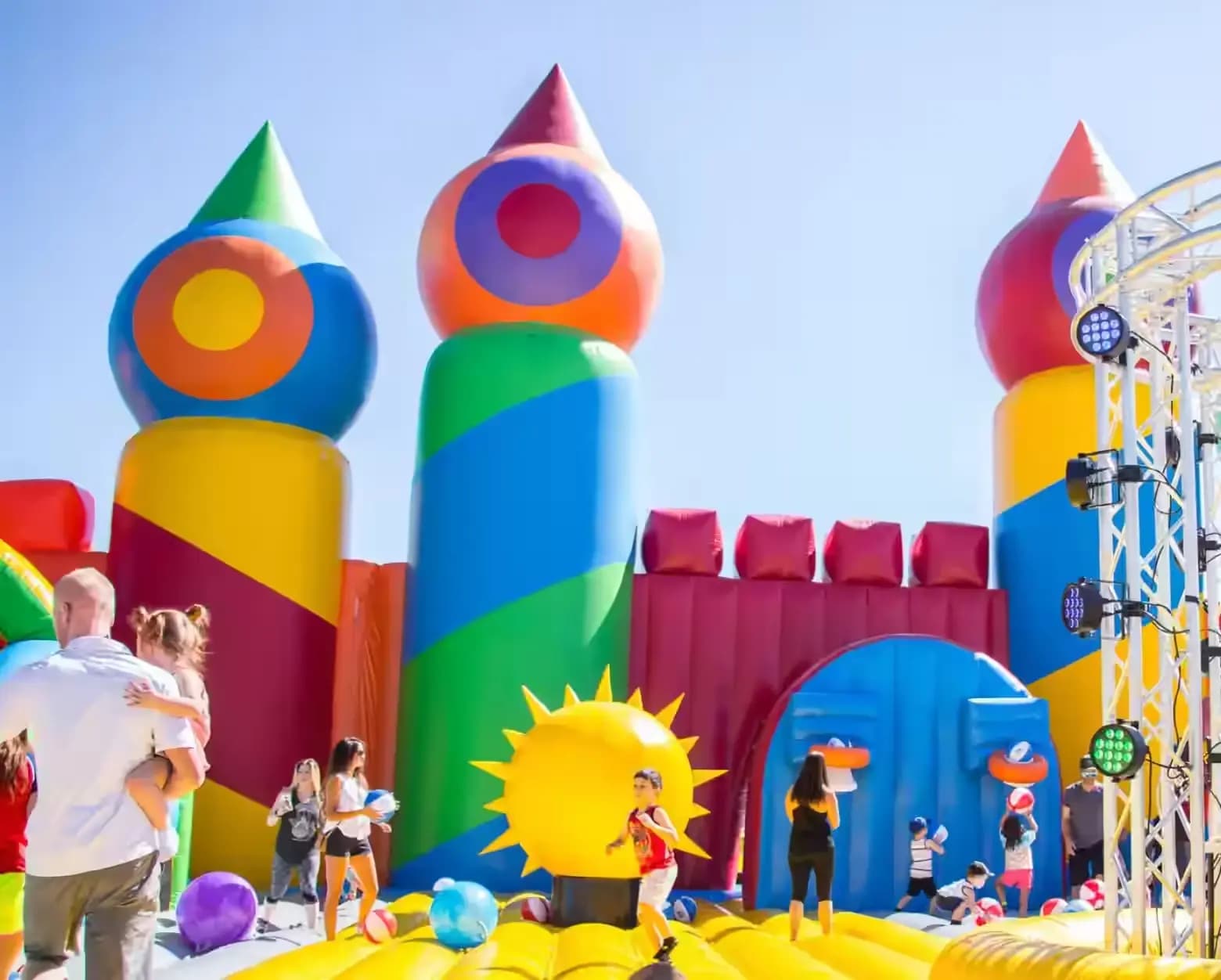 /img/attractions/bounce-house/9.webp